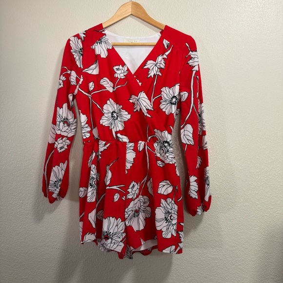 Copper Key Pants - Copper Key Red & White Floral Romper - Size XS